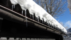 5 Simple Ways to De-Ice Your Roof